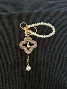 Pearl Bead Keyring with Gold-Tone Crystal Clover Charm and Dangle